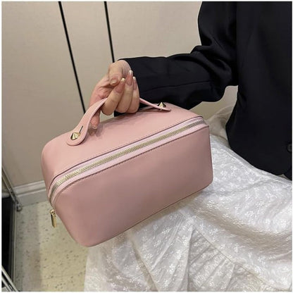 Makeup Bag Large Capacity Travel Cosmetic Bag Portable PU Leather Waterproof Makeup Organizer Bags for Women with Handle Open Flat for Easy Access